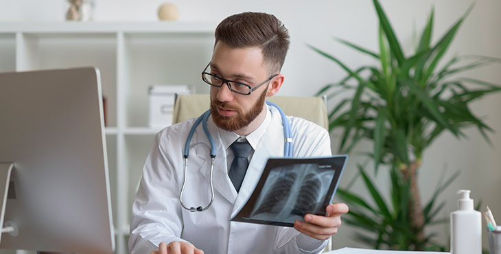 Quais as principais funções de um programa para consultório médico