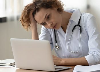 Qual ferramenta para gestão de consultórios médicos você deve usar?